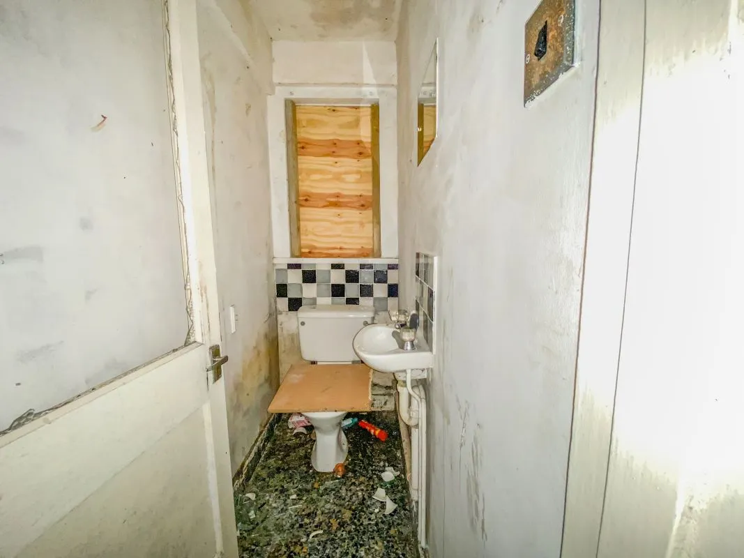 4 Laws Street, Pembroke Dock, Dyfed, SA72 6DL