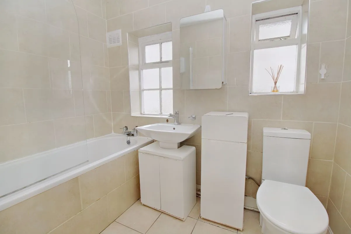 Garway, Liverpool, Merseyside, L25 5LP - Online Auctions