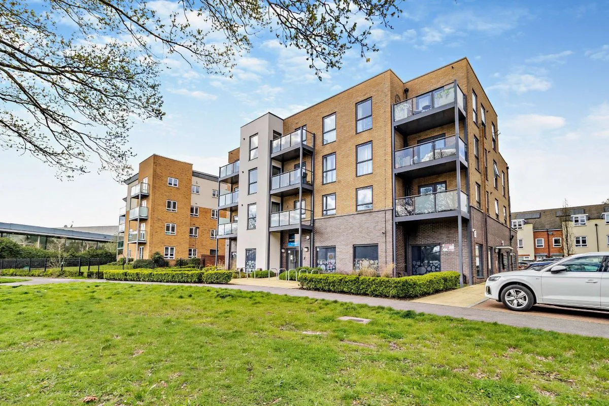 Hayworth House,, Todd Close, Borehamwood, WD6 1AB - Online Auctions