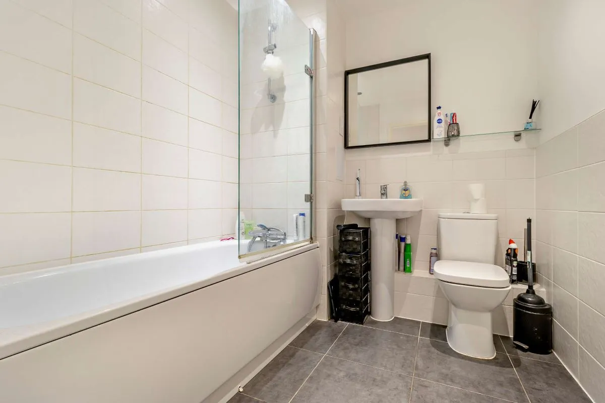 Hayworth House,, Todd Close, Borehamwood, WD6 1AB - Online Auctions