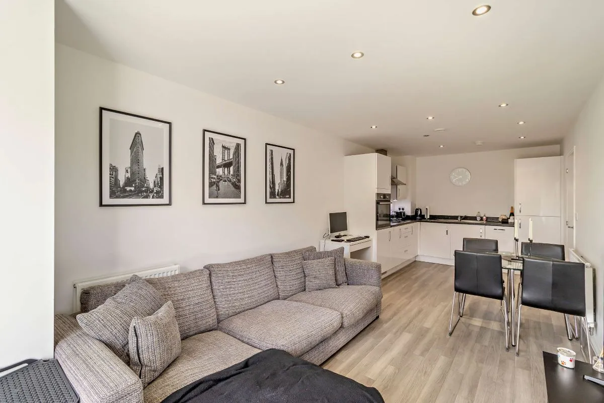 Hayworth House,, Todd Close, Borehamwood, WD6 1AB - Online Auctions