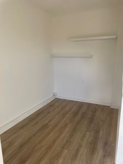 Lot 68 - Flat 19 Vanewood Court, Plunch Lane, Mumbles, Swansea, West Glamorgan, SA3 4JY