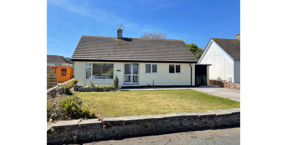 Detached Bungalow in need of Refurbishment in Sea Side Village