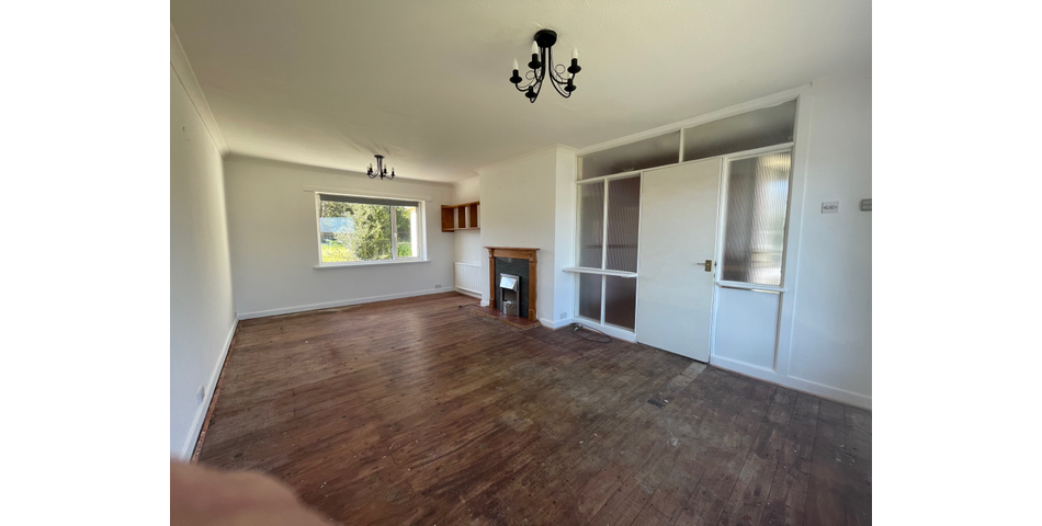 Detached Bungalow in need of Refurbishment in Sea Side Village