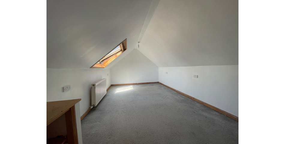 Detached Bungalow in need of Refurbishment in Sea Side Village