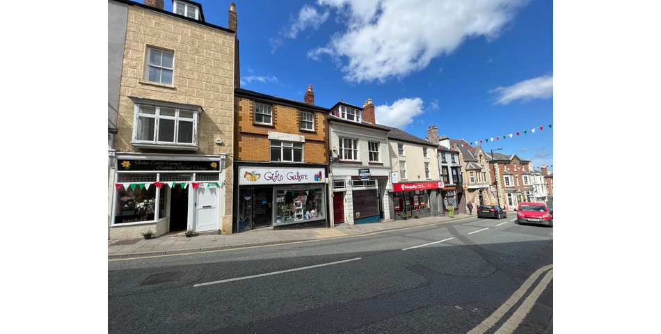 Traditional Shop with Rooms Over in Need of Modernisation