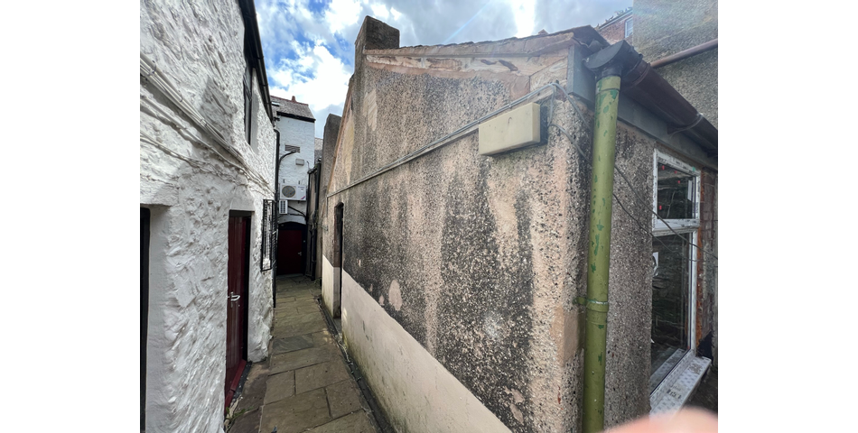 Traditional Shop with Rooms Over in Need of Modernisation