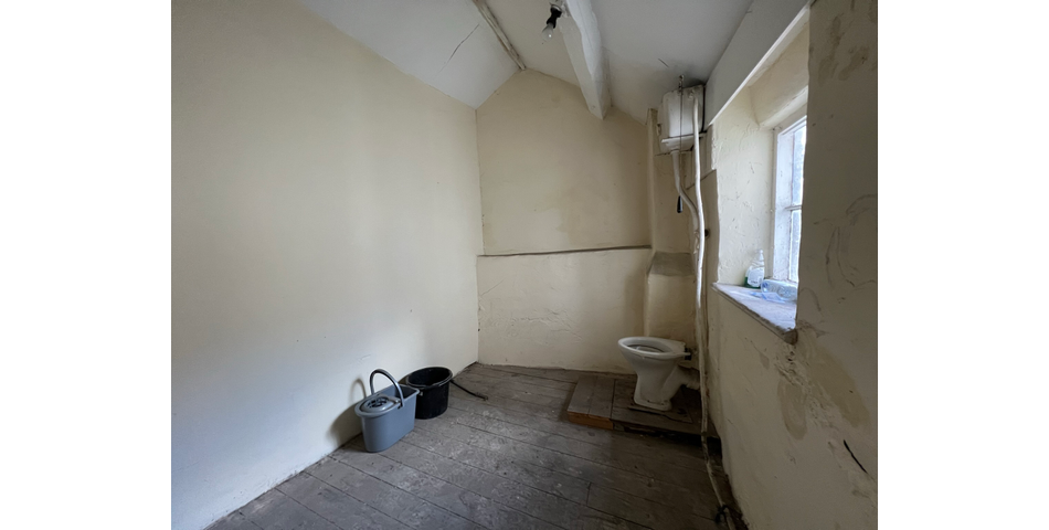Traditional Shop with Rooms Over in Need of Modernisation