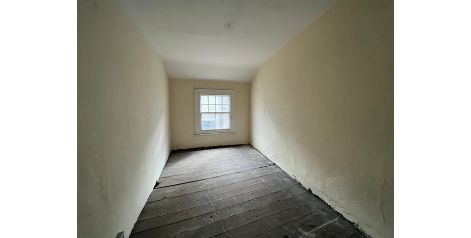 Traditional Shop with Rooms Over in Need of Modernisation