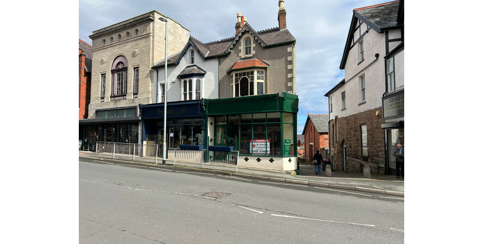 Corner Shop in Town Centre