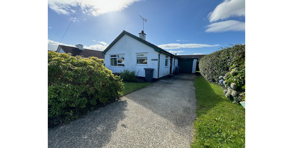 Detached Three-Bedroom Bungalow with Garage