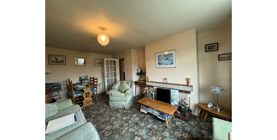 Detached Three-Bedroom Bungalow with Garage