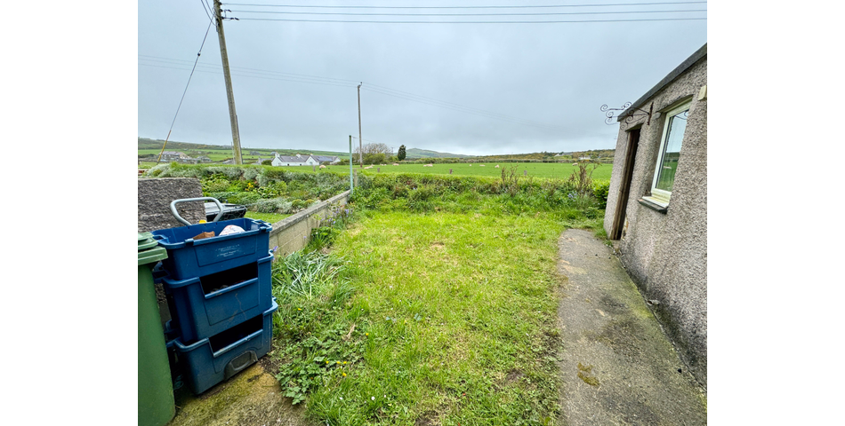 Three-Bedroom Terraced Property with Rural Views
