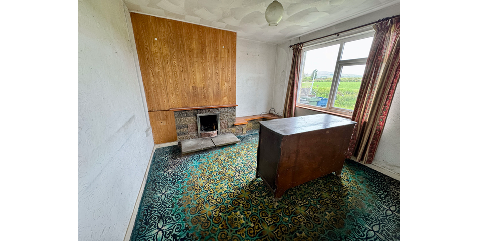 Three-Bedroom Terraced Property with Rural Views