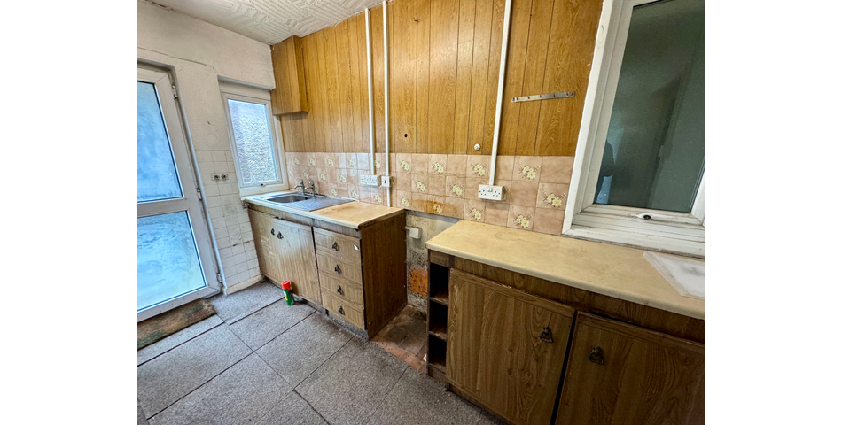 Three-Bedroom Terraced Property with Rural Views