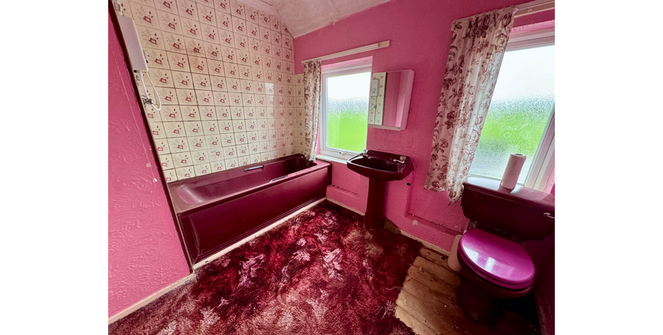 Three-Bedroom Terraced Property with Rural Views