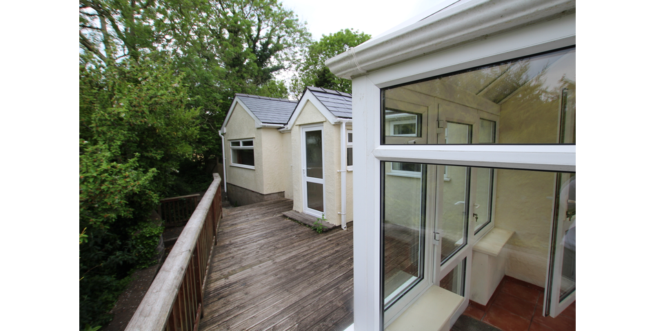 Detached 2 Bedroom Single Storey Elevated Property In Need of Modernisation & Refurbishment