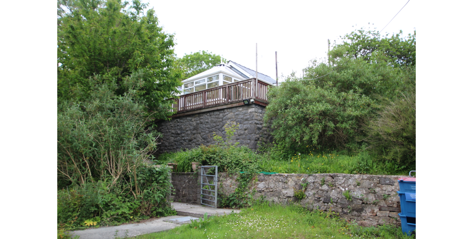 Detached 2 Bedroom Single Storey Elevated Property In Need of Modernisation & Refurbishment