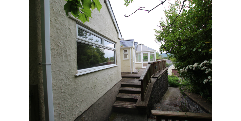Detached 2 Bedroom Single Storey Elevated Property In Need of Modernisation & Refurbishment
