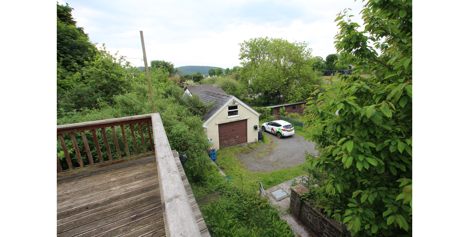 Detached 2 Bedroom Single Storey Elevated Property In Need of Modernisation & Refurbishment