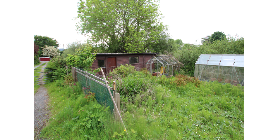Detached 2 Bedroom Single Storey Elevated Property In Need of Modernisation & Refurbishment