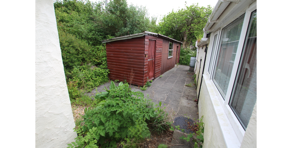 Detached 2 Bedroom Single Storey Elevated Property In Need of Modernisation & Refurbishment