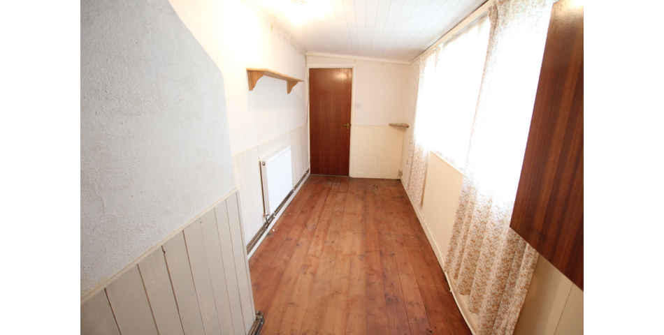 Detached 2 Bedroom Single Storey Elevated Property In Need of Modernisation & Refurbishment