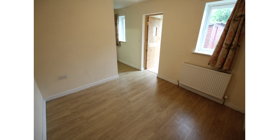 Detached 2 Bedroom Single Storey Elevated Property In Need of Modernisation & Refurbishment