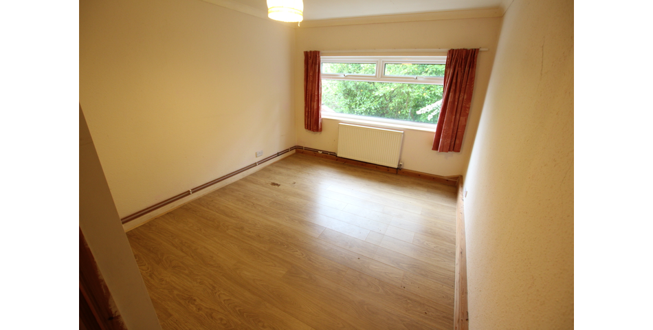Detached 2 Bedroom Single Storey Elevated Property In Need of Modernisation & Refurbishment