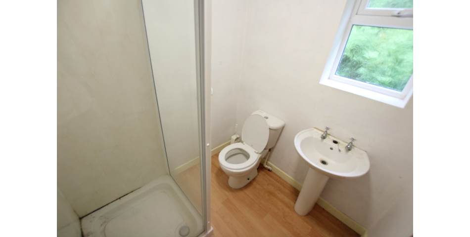 Detached 2 Bedroom Single Storey Elevated Property In Need of Modernisation & Refurbishment