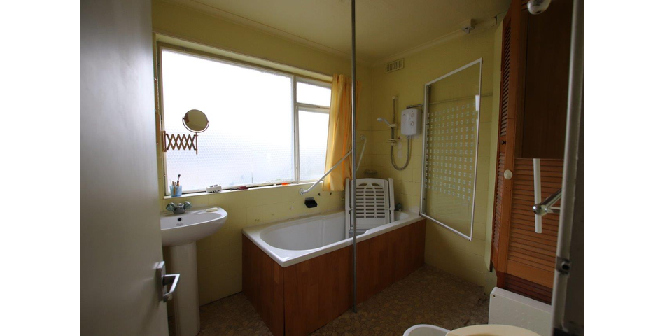 Detached Property with Garage/Workshop to the Ground Floor & Accommodation to the First Floor