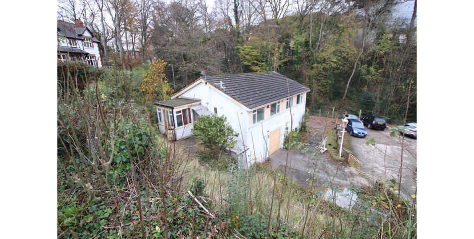 Detached Property with Garage/Workshop to the Ground Floor & Accommodation to the First Floor