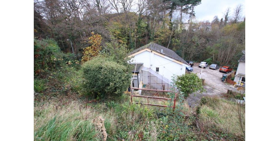 Detached Property with Garage/Workshop to the Ground Floor & Accommodation to the First Floor