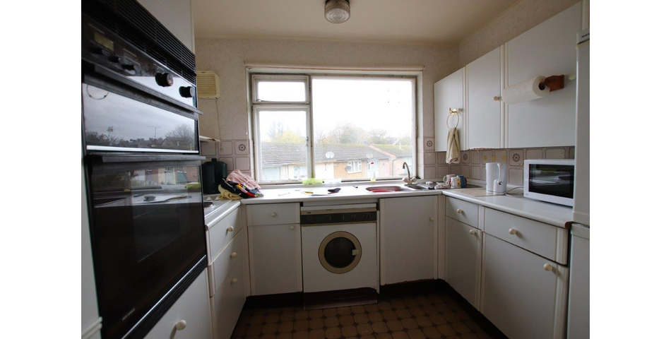 Detached Property with Garage/Workshop to the Ground Floor & Accommodation to the First Floor
