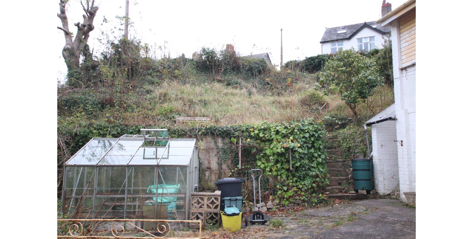 Detached Property with Garage/Workshop to the Ground Floor & Accommodation to the First Floor