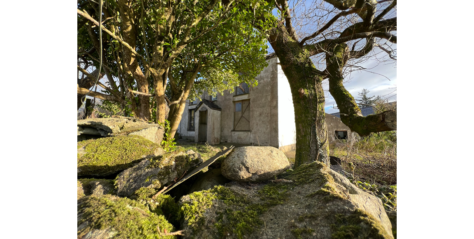Detached House with Views, Set in Just Under 4 Acres 