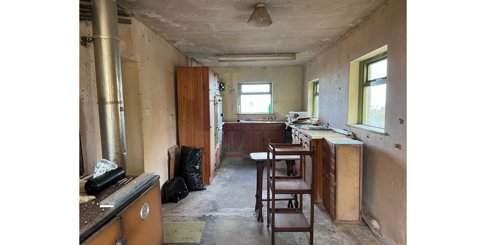 Detached House with Views, Set in Just Under 4 Acres 