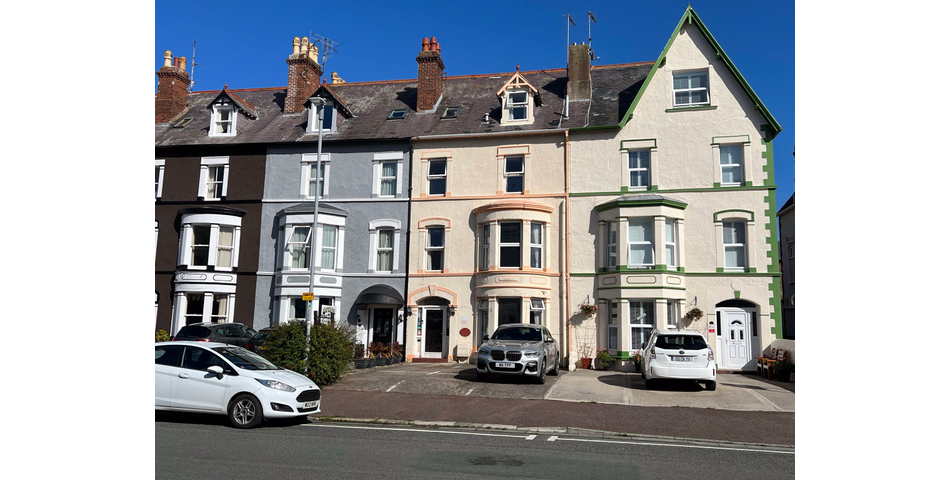 Vacant Investment Property With Off-Road Parking Close to Town Centre