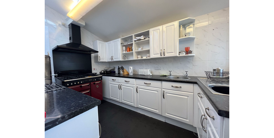 Vacant Investment Property With Off-Road Parking Close to Town Centre