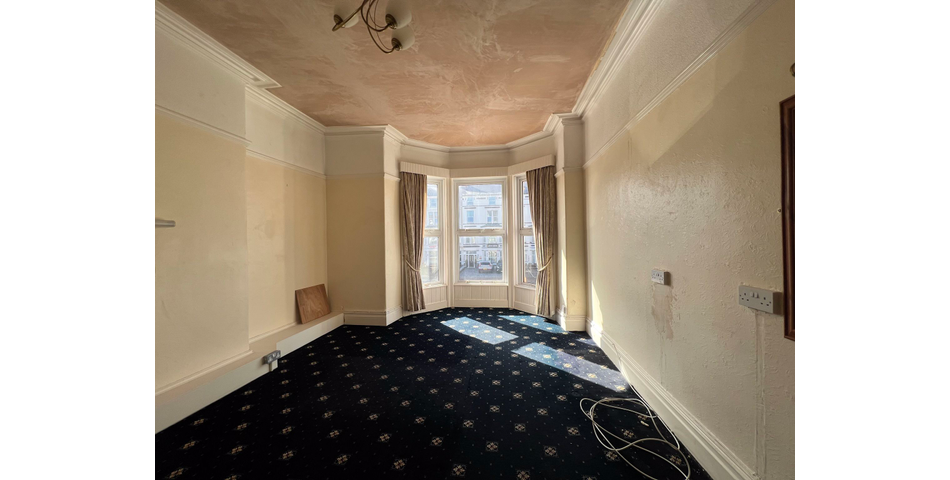 Vacant Investment Property With Off-Road Parking Close to Town Centre