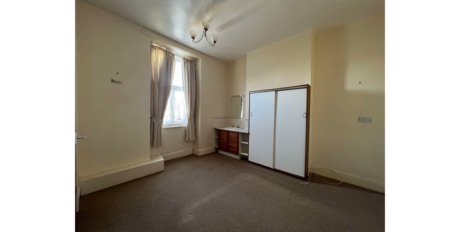 Vacant Investment Property With Off-Road Parking Close to Town Centre