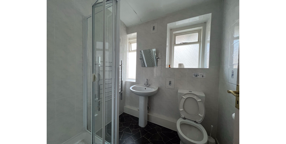 Vacant Investment Property With Off-Road Parking Close to Town Centre