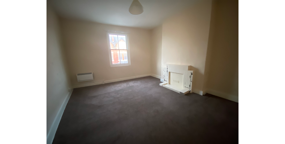 4 Bedroomed Maisonette in Town Centre Location