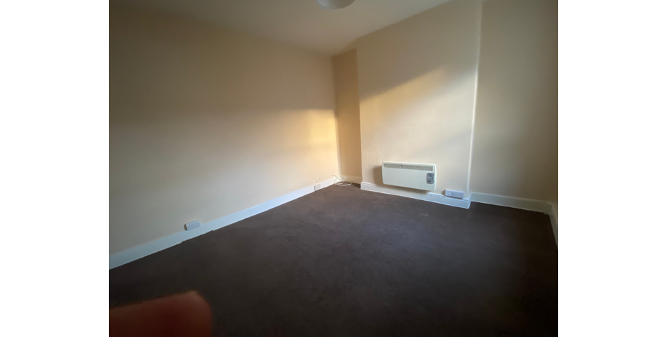 4 Bedroomed Maisonette in Town Centre Location