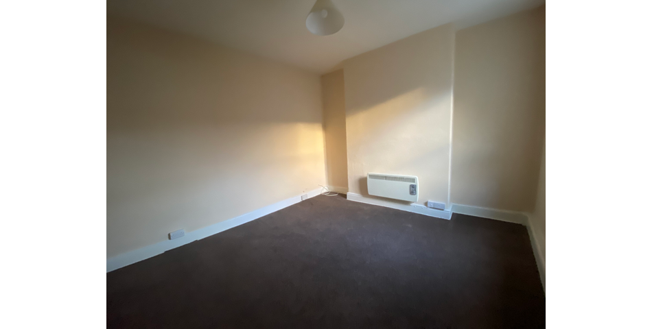 4 Bedroomed Maisonette in Town Centre Location