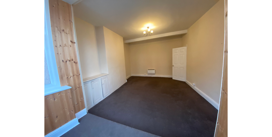 4 Bedroomed Maisonette in Town Centre Location