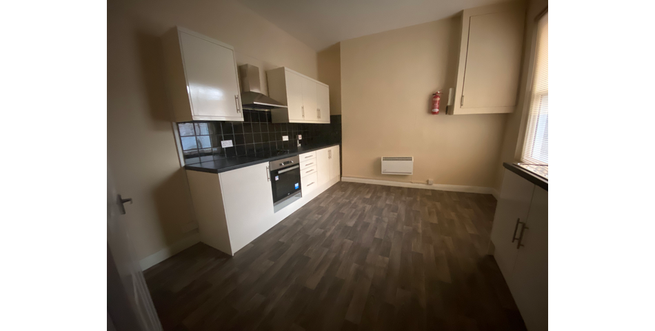 4 Bedroomed Maisonette in Town Centre Location