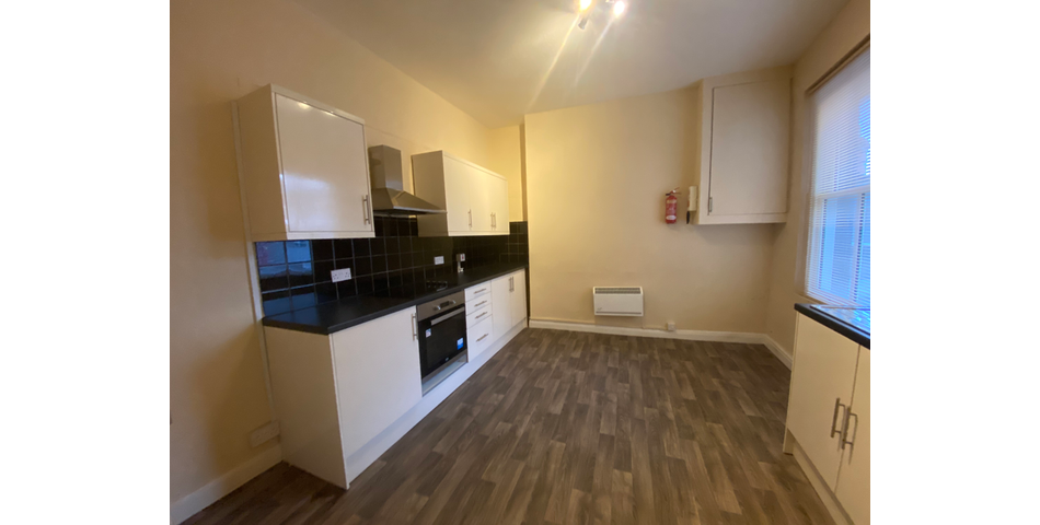 4 Bedroomed Maisonette in Town Centre Location