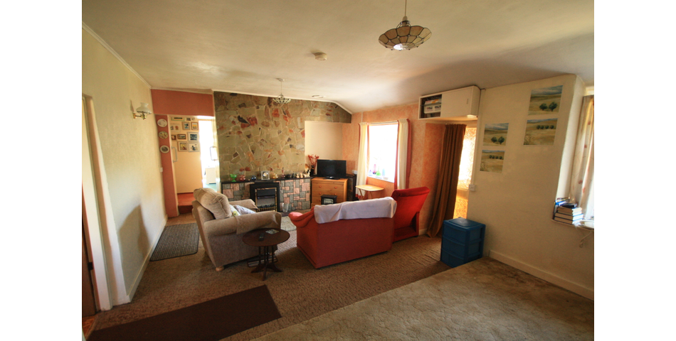 Two Bedroom Cottage with LAND Extending to 1.84 Acres