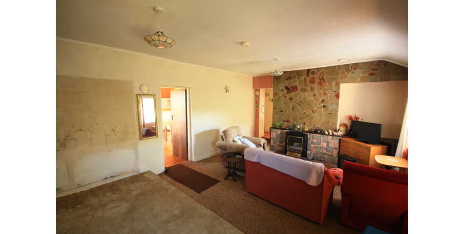 Two Bedroom Cottage with LAND Extending to 1.84 Acres